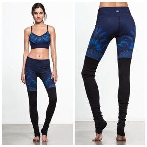 Alo Yoga Gypset Goddess Leggings Rich Navy Feather Print Ribbed Black Detail